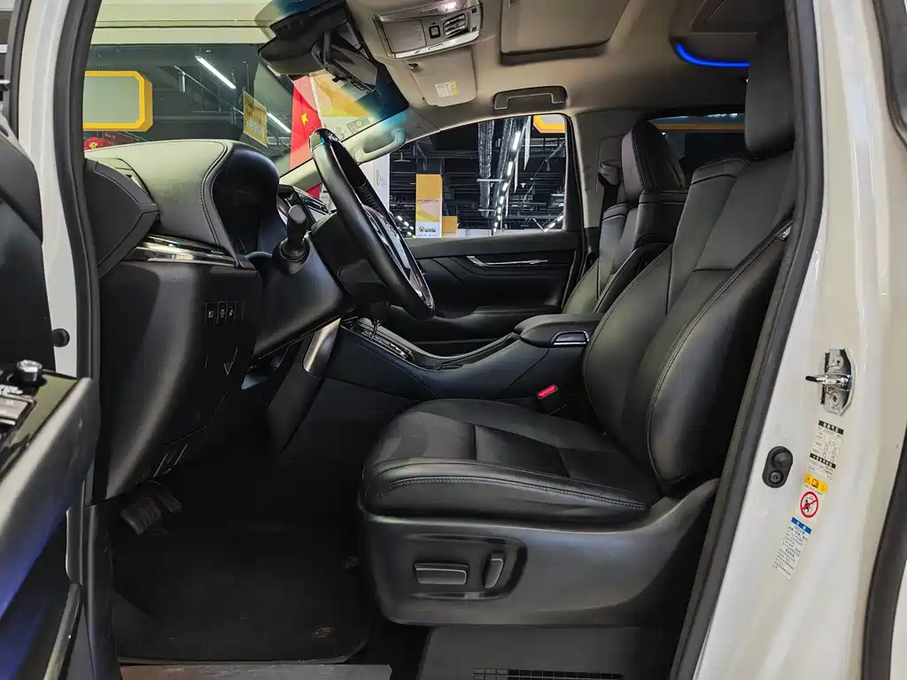 Toyota Vellfire — миниатюра 4