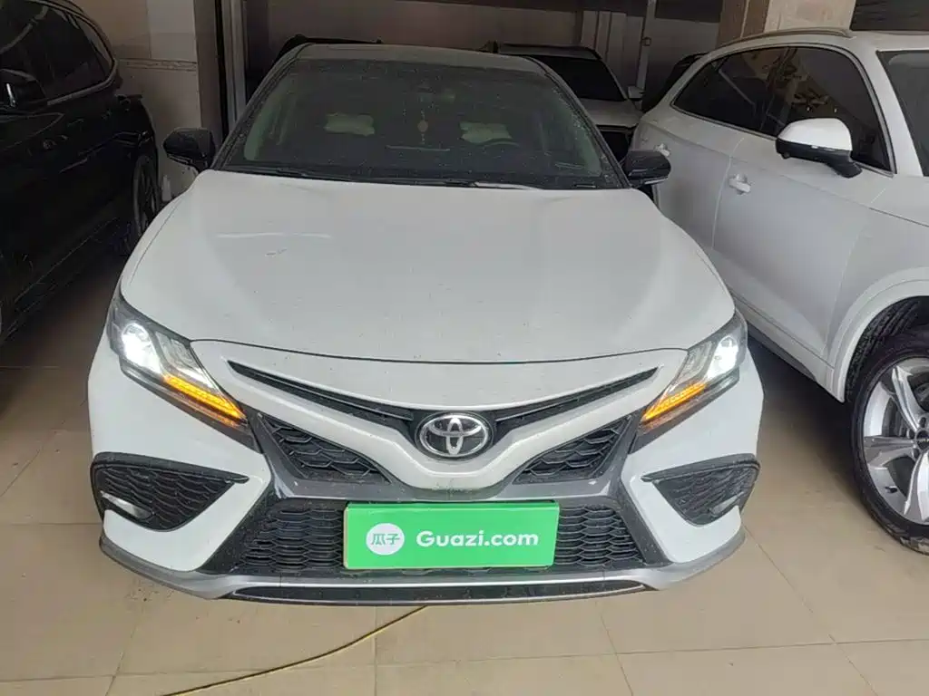 Toyota Camry — миниатюра 3