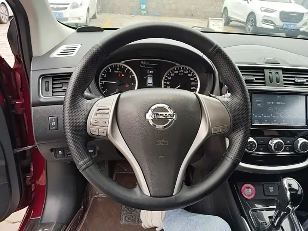 Nissan Tiida — миниатюра 11