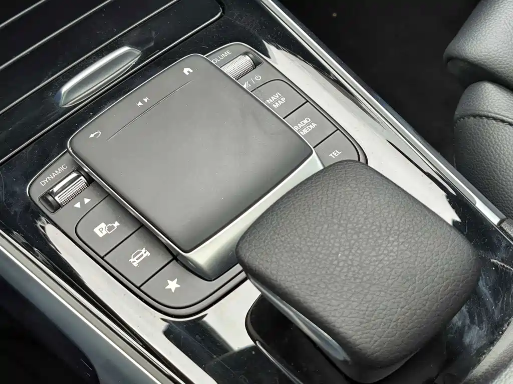 Mercedes-Benz GLB — миниатюра 12