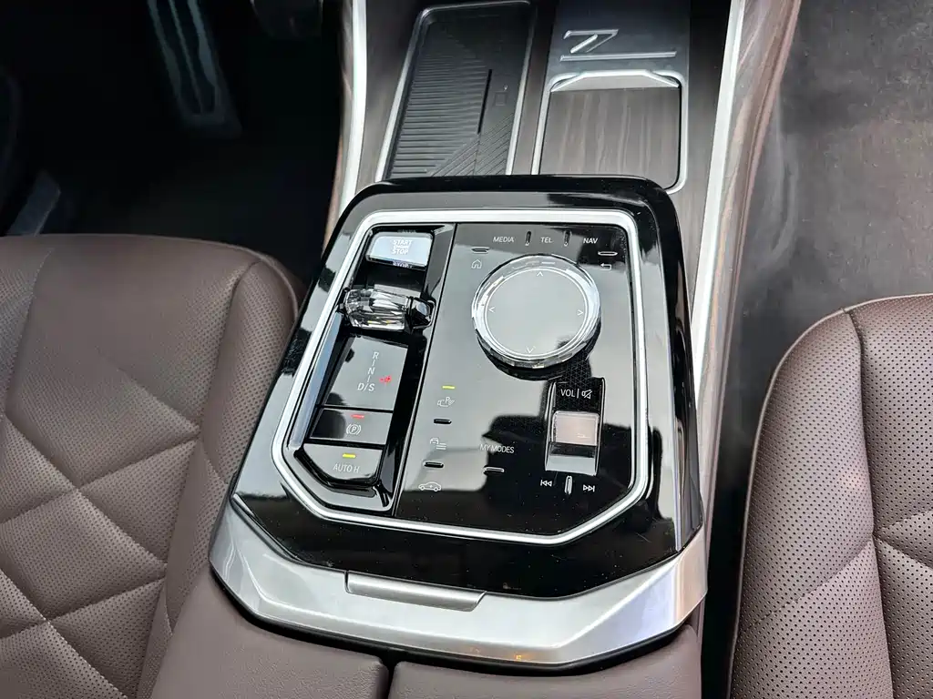 BMW 7 Series — миниатюра 16