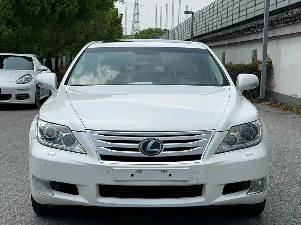 Lexus LS 2010 600hL