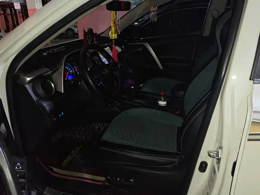 Toyota RAV4 — миниатюра 9