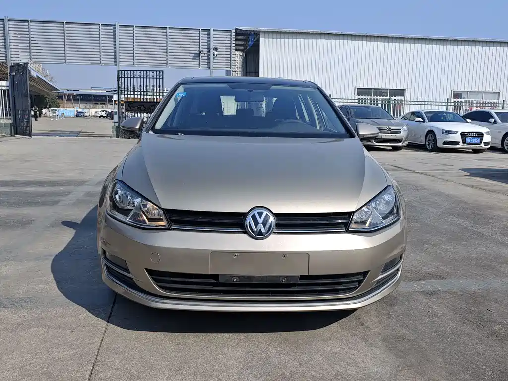 VOLKSWAGEN GOLF