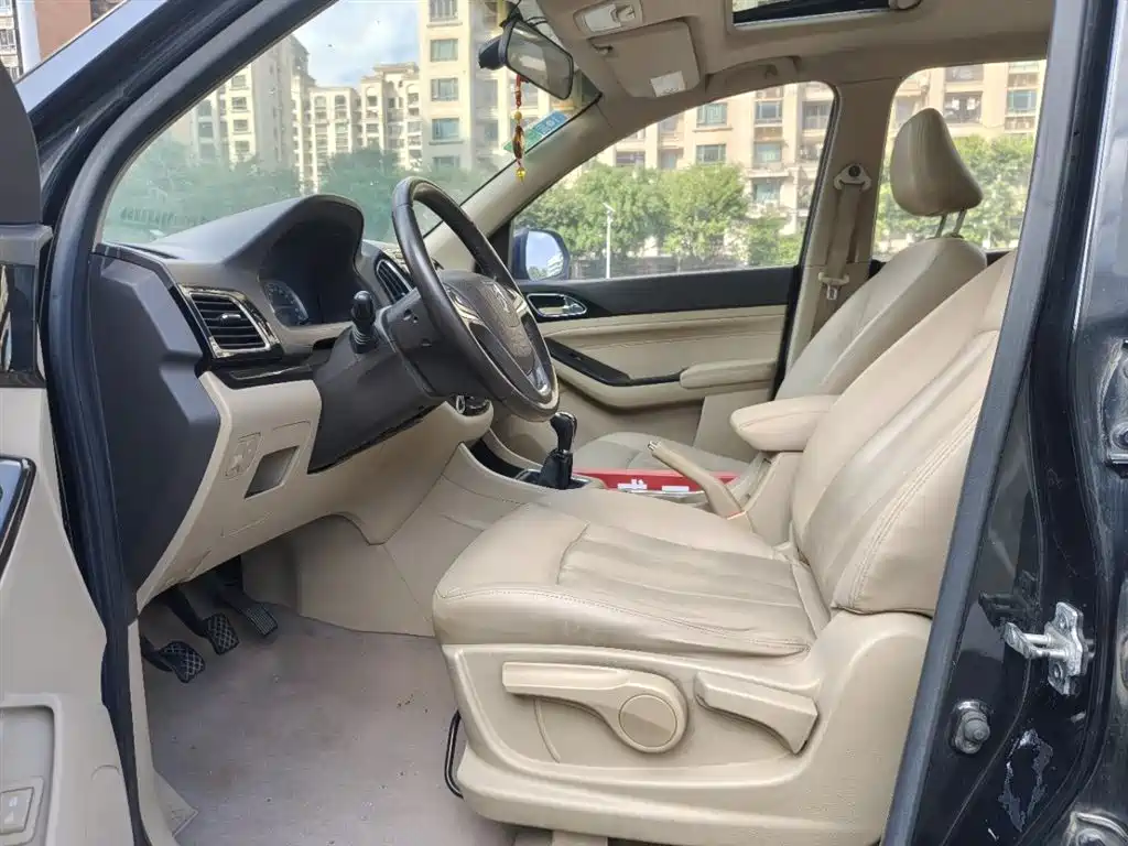 Baojun 730 2015 1.8L MT Luxury ESP 7 мест