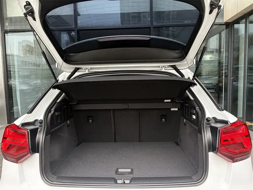 Audi Q2L e-tron 2019 Q2L e-tron Smart