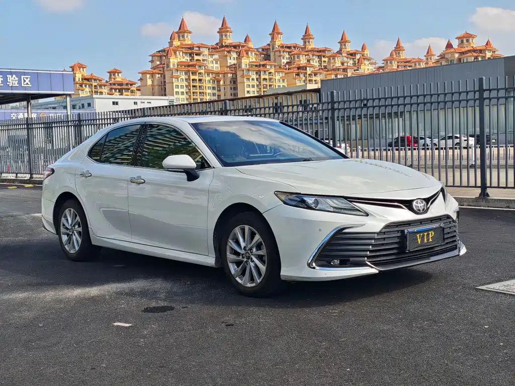 Toyota Camry — миниатюра 3