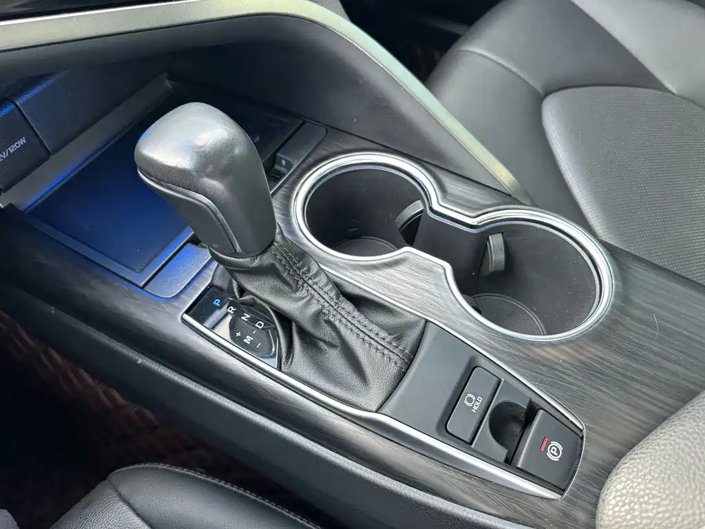 Toyota Camry — миниатюра 23