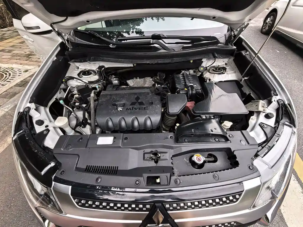 Mitsubishi Outlander — миниатюра 16