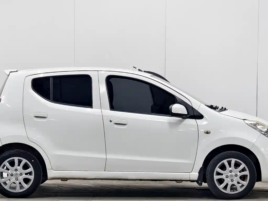 Suzuki Alto 2013 1.0L MT Luxury