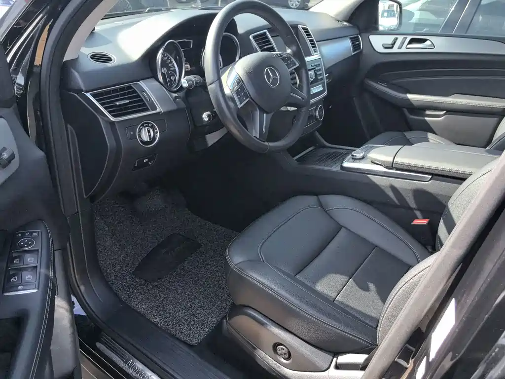 Mercedes-Benz M-Class — миниатюра 12