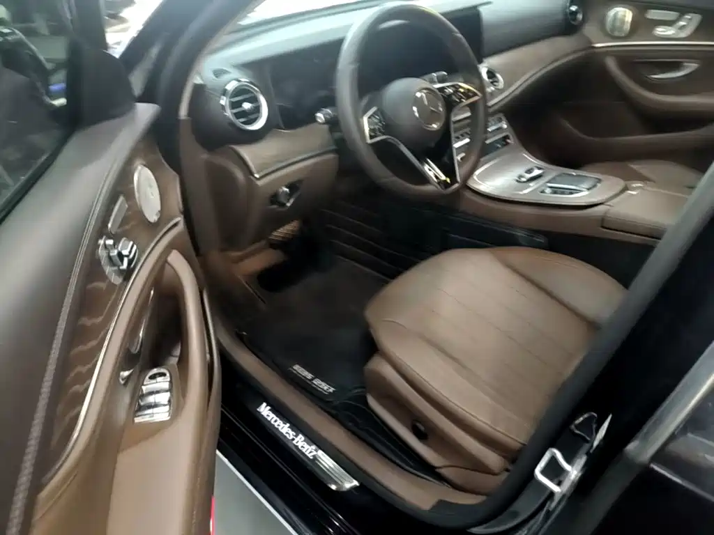 Mercedes-Benz E-Class — миниатюра 16