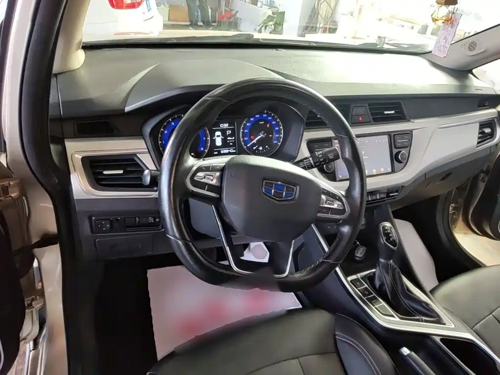 Geely Vision X3 — миниатюра 11