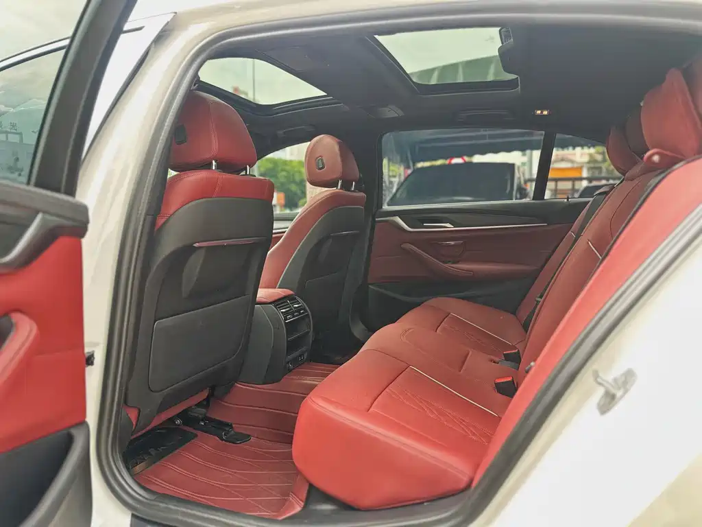 BMW 5 Series — миниатюра 12