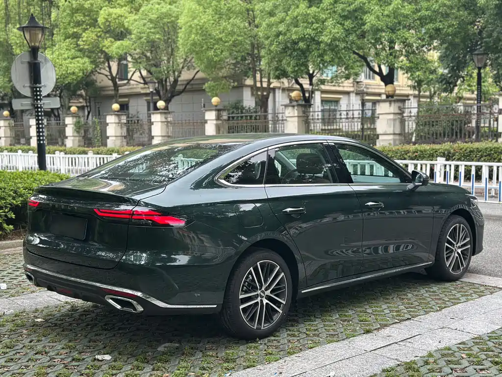 Geely Emgrand 2026 5 1.5T DCT Flagship