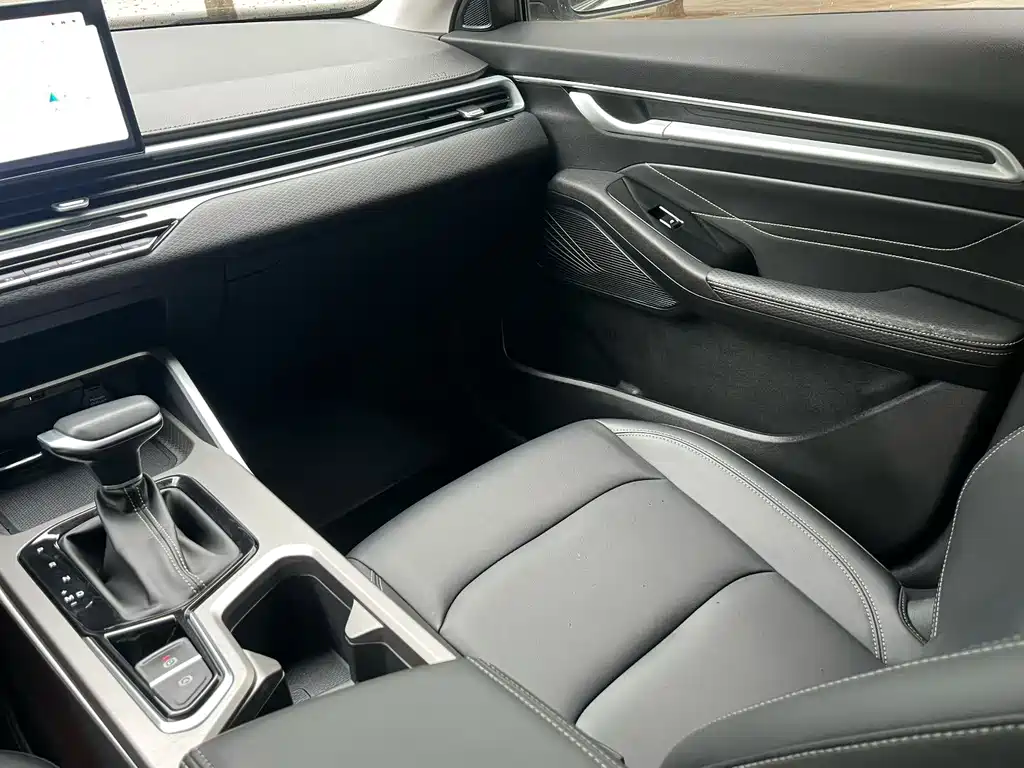 Geely Emgrand 2025 4 1.5L CVT Luxury