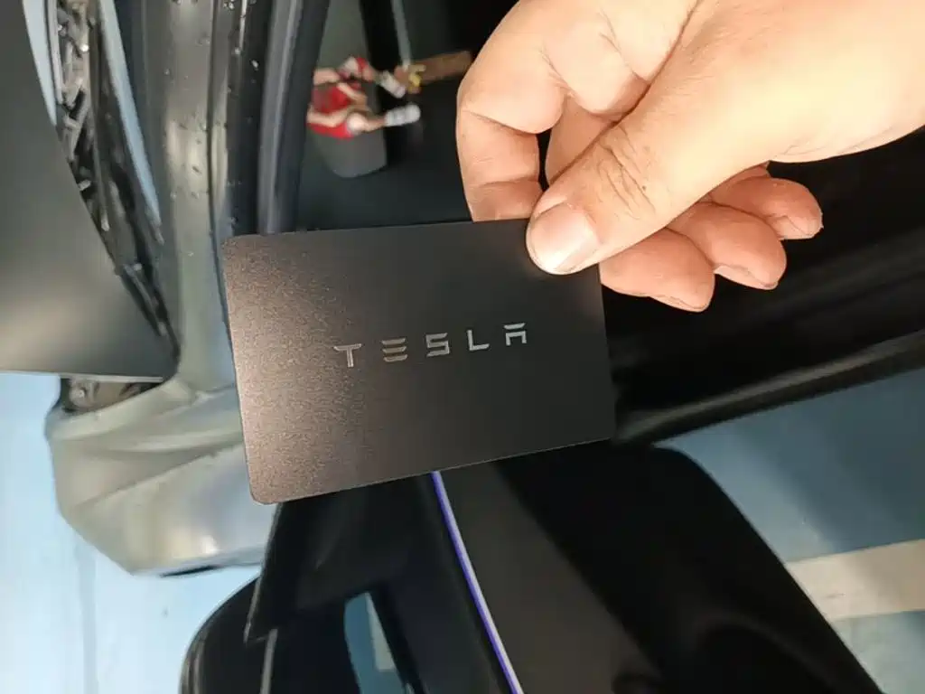 Tesla Model 3 — миниатюра 9