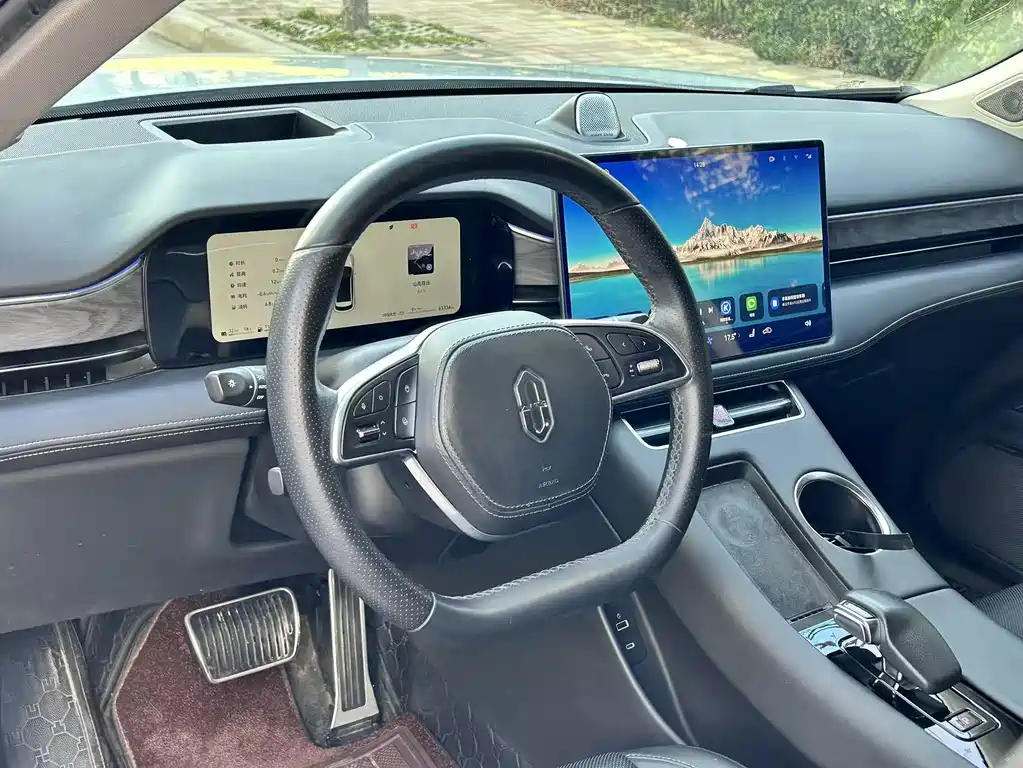 AITO ASK THE WORLD M5