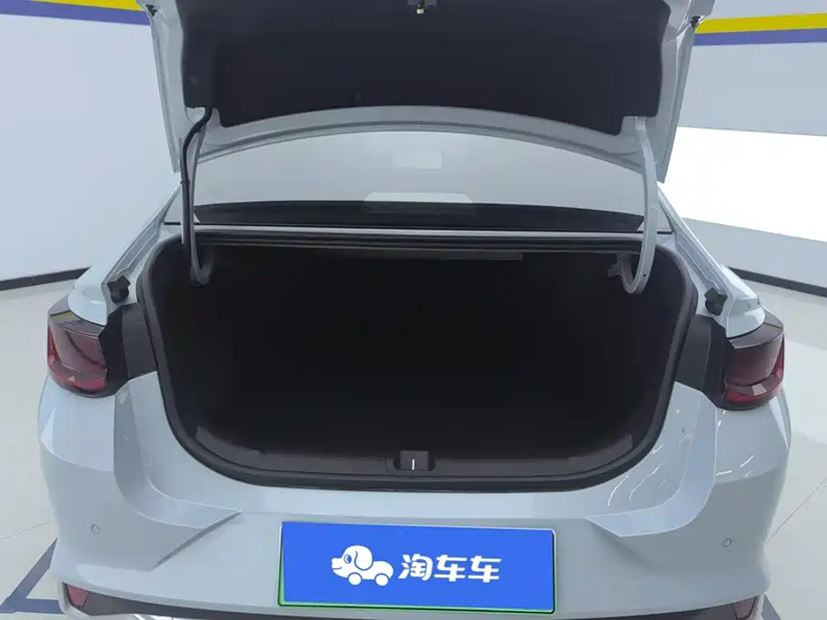 Geely L HiP — миниатюра 4