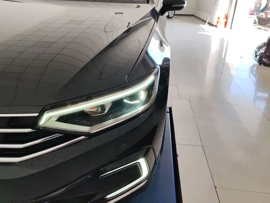 Volkswagen Magotan PHEV — миниатюра 5