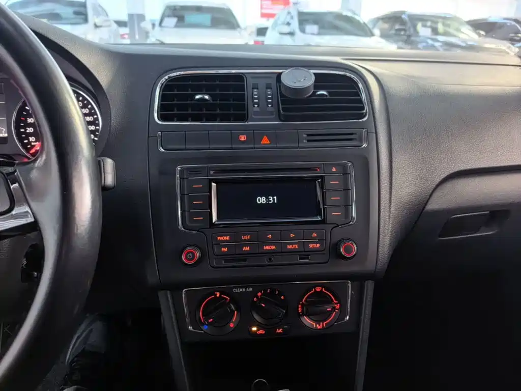 Volkswagen Polo — миниатюра 13