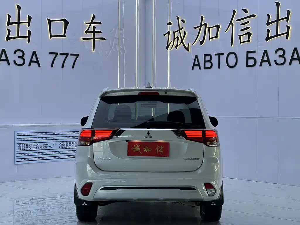 Mitsubishi Outlander — миниатюра 5