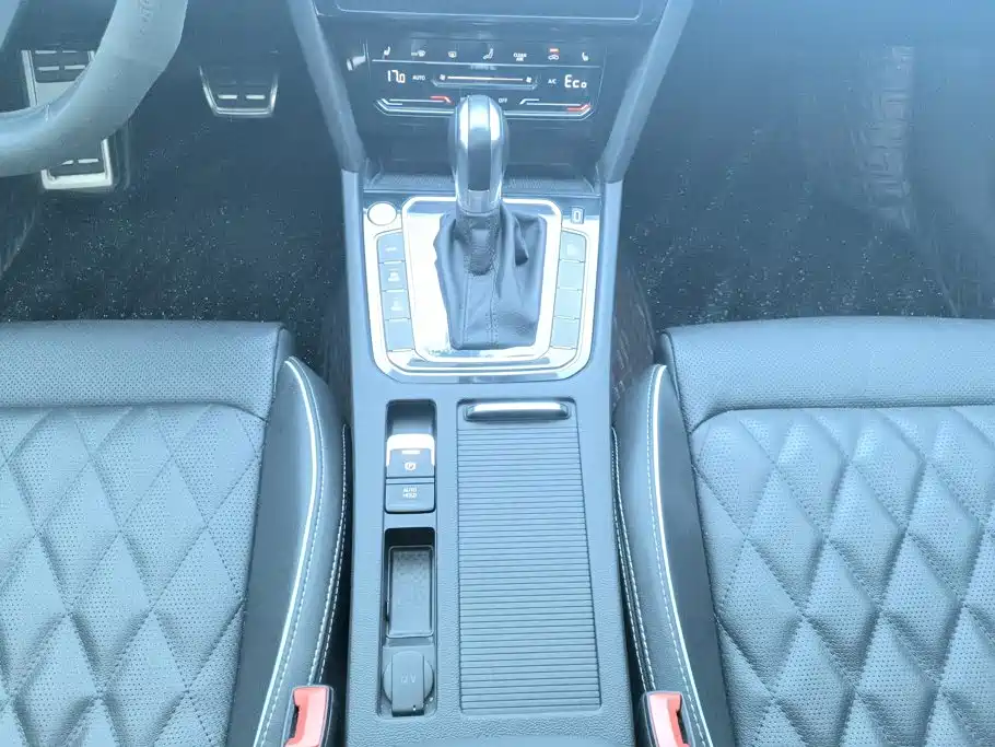 Volkswagen Magotan PHEV — миниатюра 16