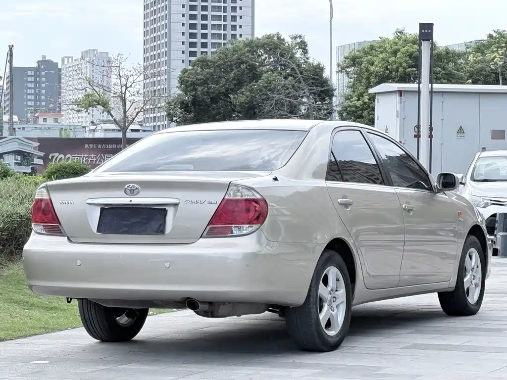 Toyota Camry — миниатюра 3