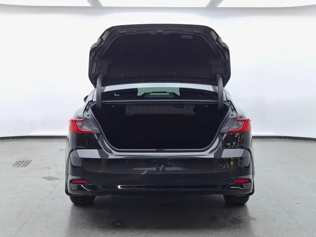 Toyota Camry — миниатюра 12