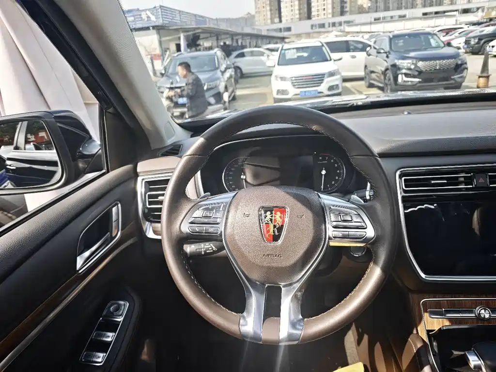 Roewe RX8 — миниатюра 7