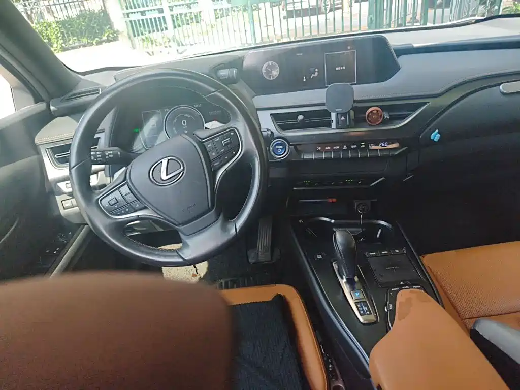 Lexus UX New Energy — миниатюра 10