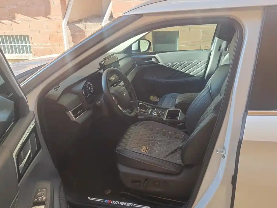 Mitsubishi Outlander — миниатюра 9