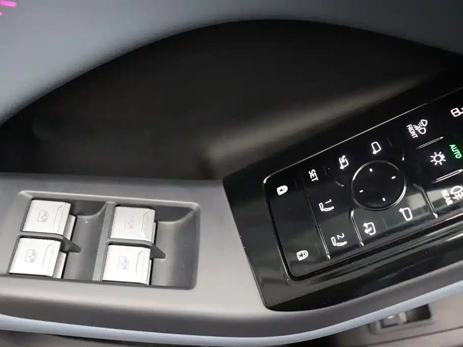 Audi Q6L e-tron