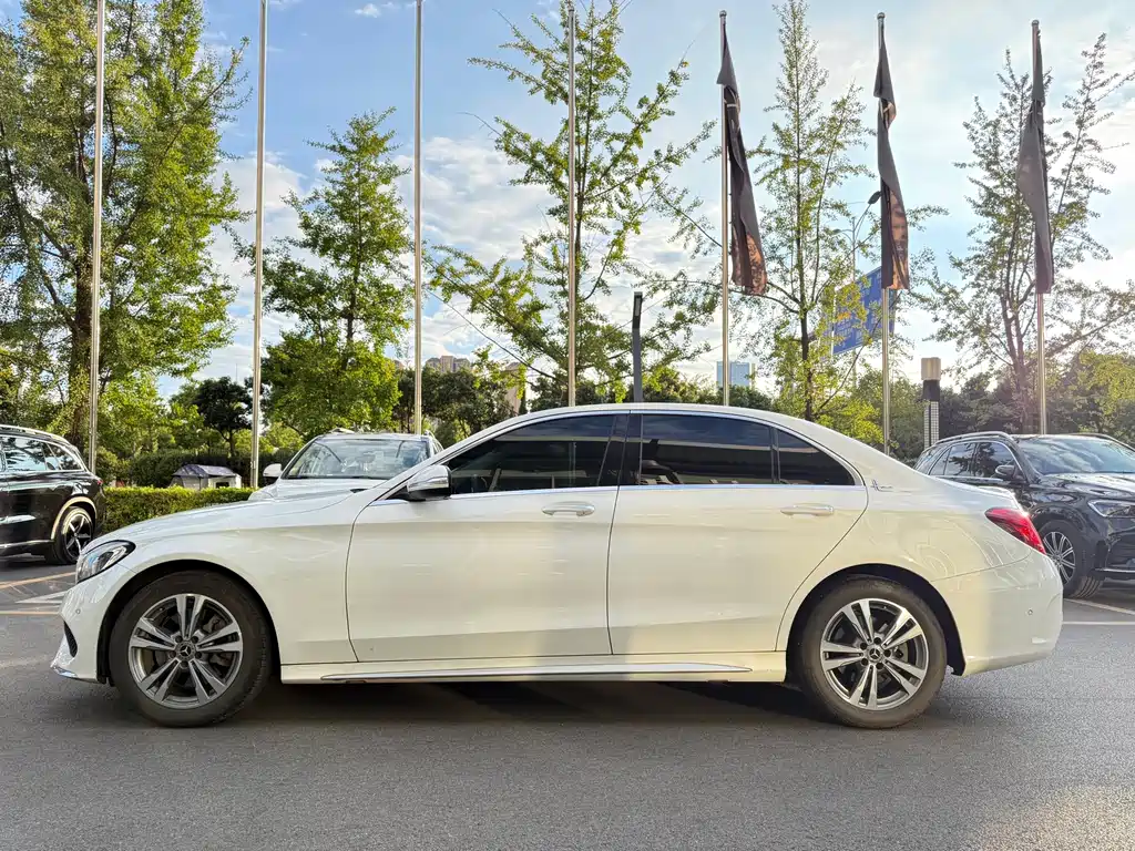 Mercedes-Benz C-Class — миниатюра 8
