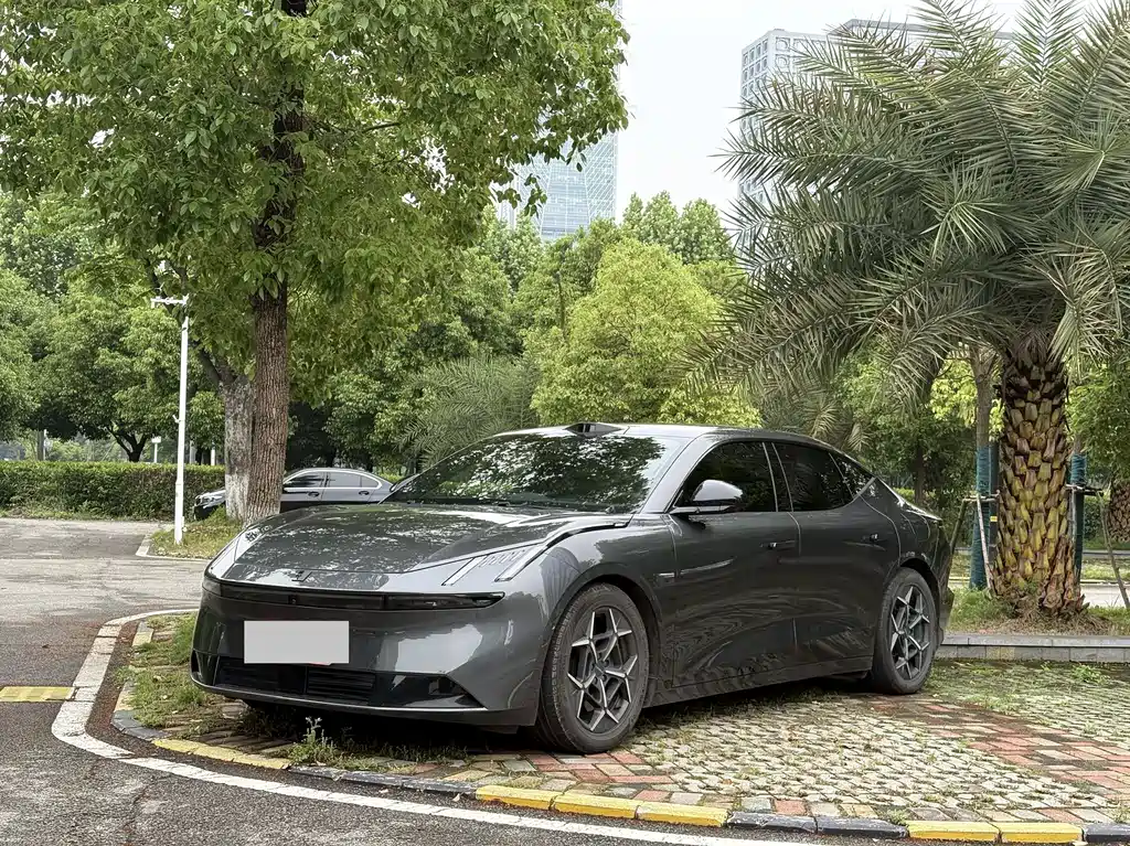 Lynk & Co Z10