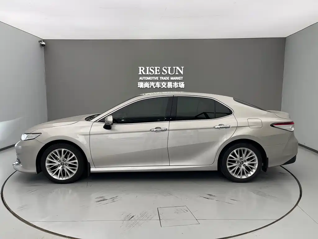 Toyota Camry — миниатюра 7