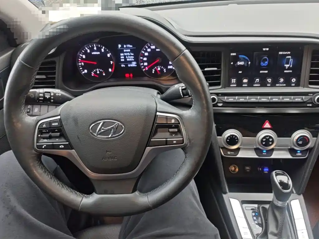 Hyundai Elantra — миниатюра 10