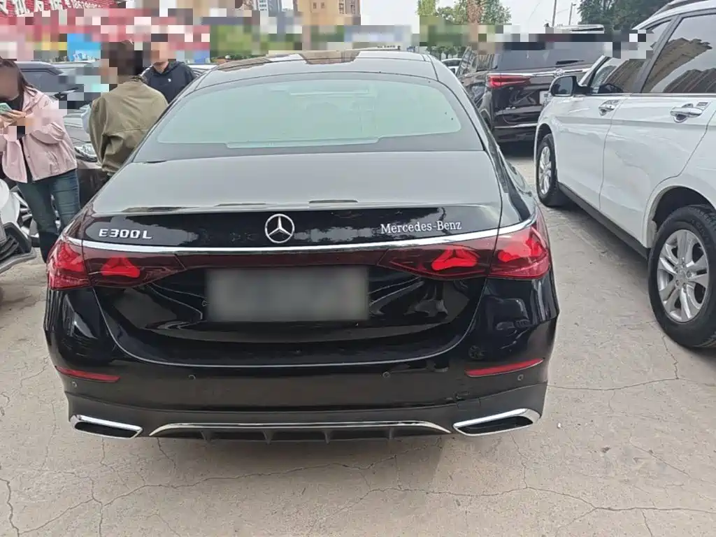Mercedes-Benz E-Class — миниатюра 6