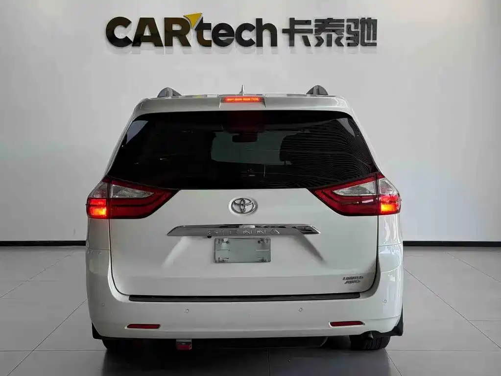 Toyota Sienna — миниатюра 12