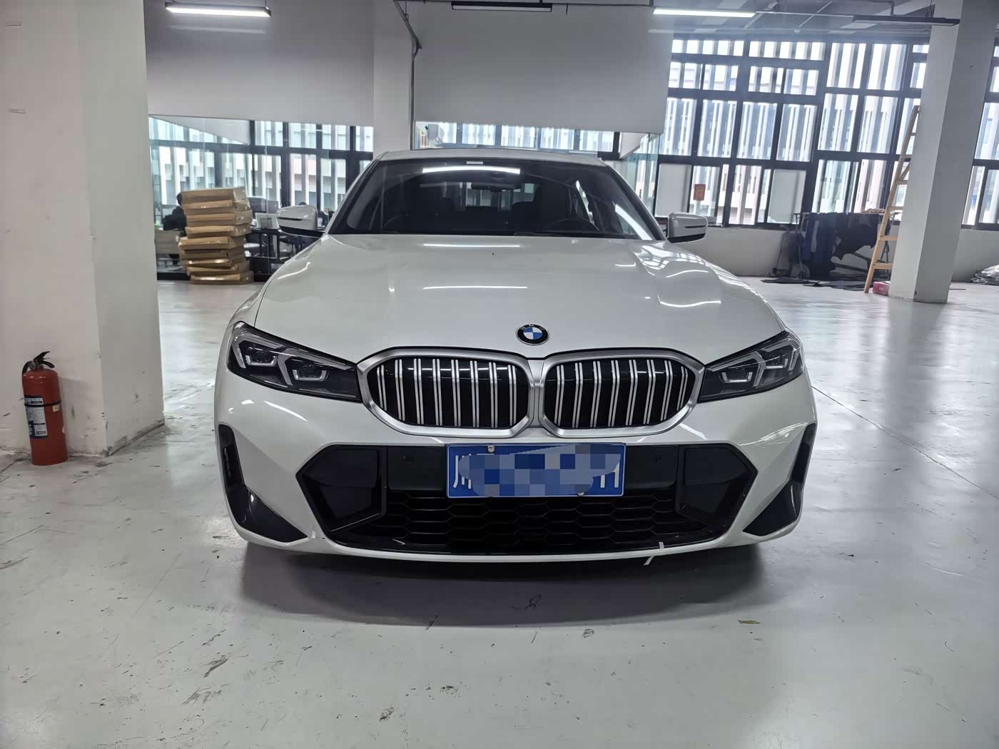 BMW 3 Series 2.0 л 2023 г. Белый, пробег 30000 км