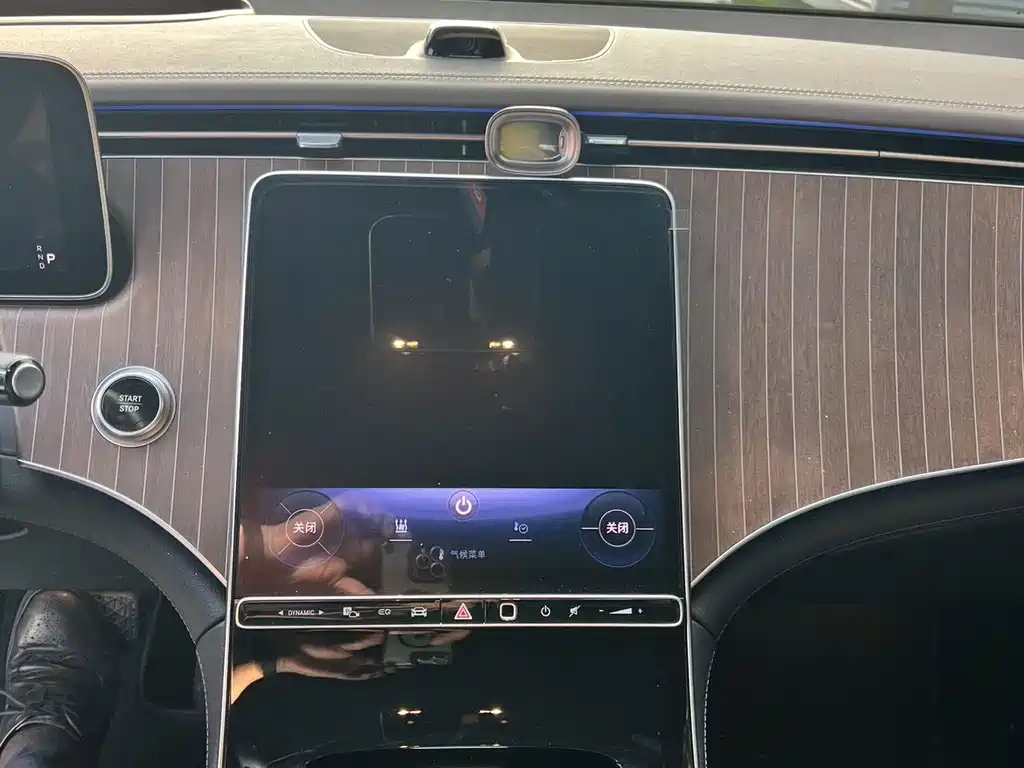 Mercedes-Benz EQE SUV — миниатюра 9