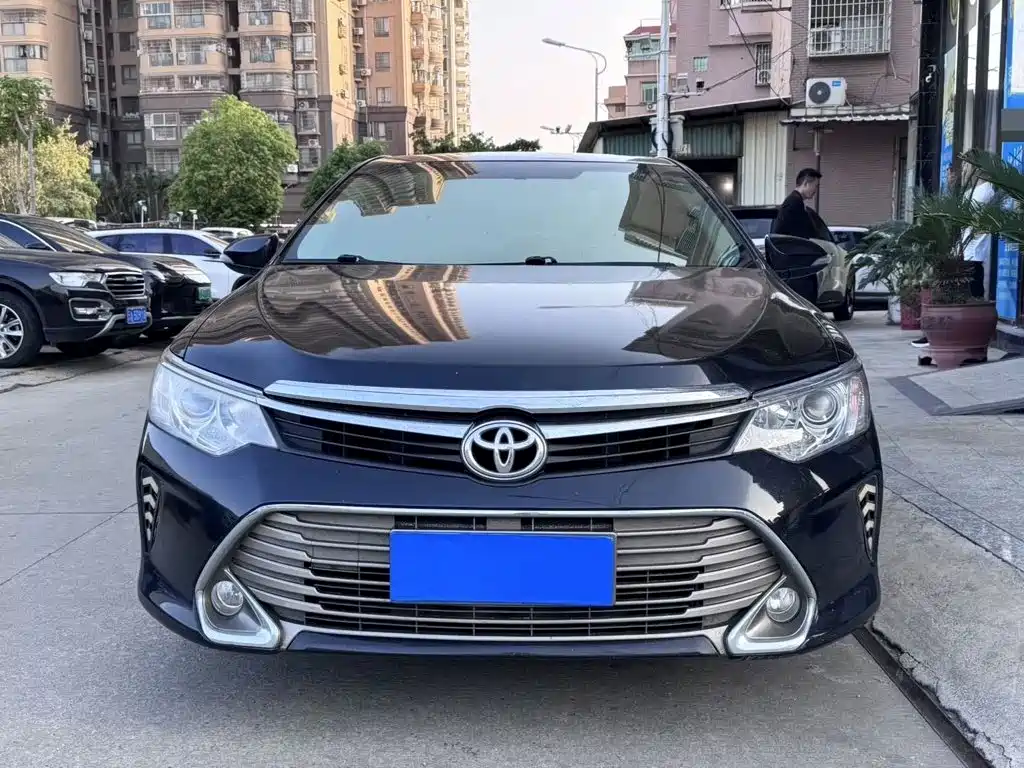 Toyota Camry — миниатюра 2