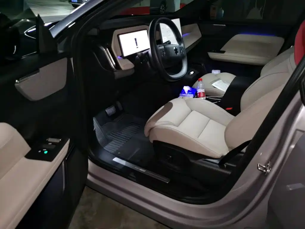Volvo XC70 PHEV — миниатюра 17