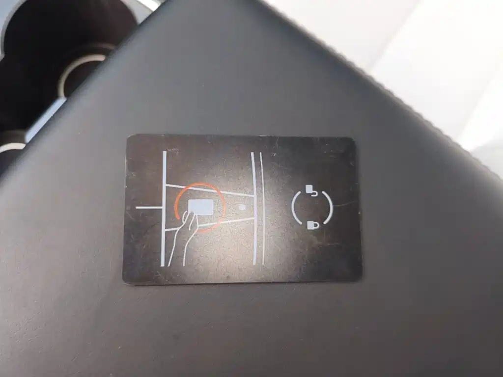 Tesla Model Y — миниатюра 9