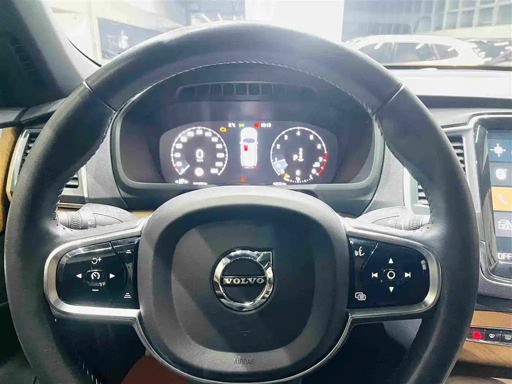 Volvo XC90 — миниатюра 19