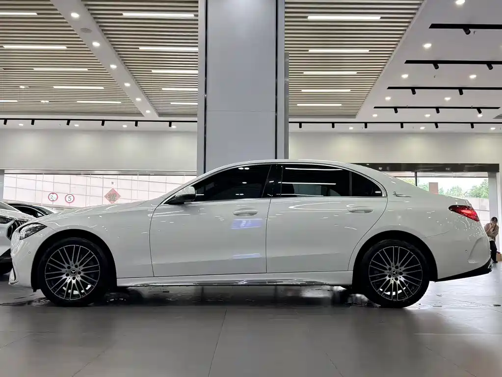 Mercedes-Benz C-Class — миниатюра 3