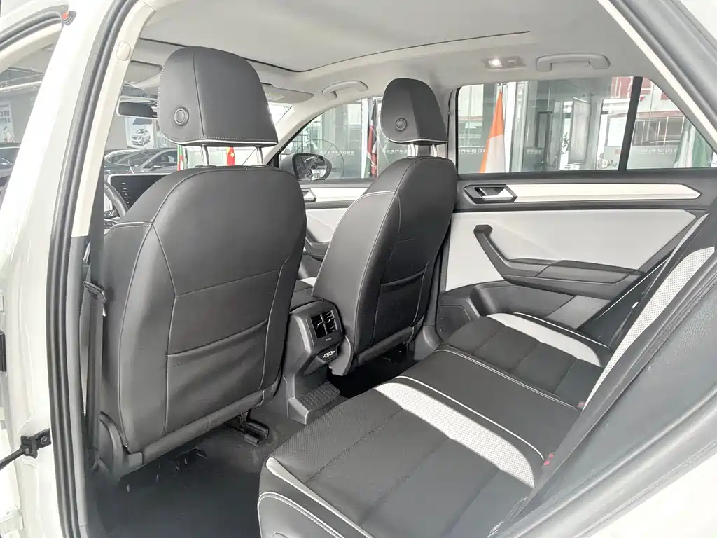 Volkswagen T-Roc — миниатюра 5
