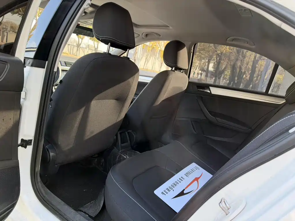Skoda Rapid — миниатюра 9