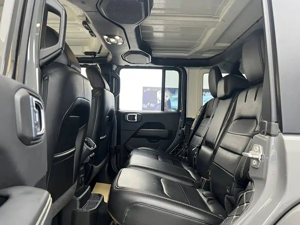 Jeep Wrangler PHEV — миниатюра 36