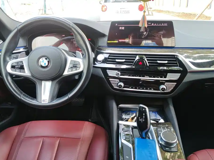 BMW 5 Series — миниатюра 12